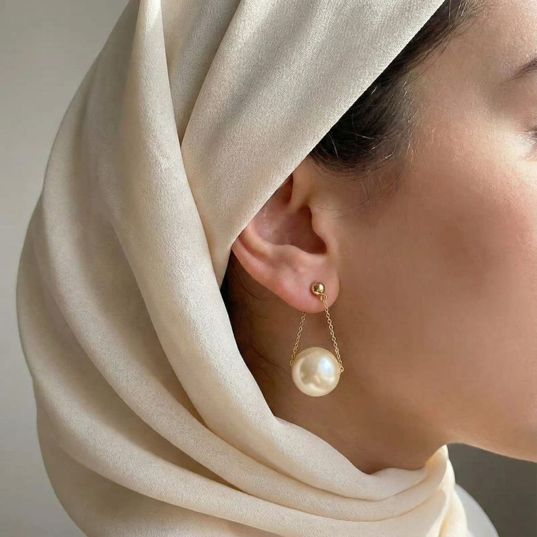 Hijawellers Elegant 18K Gold Plated Hanging Pearl Drop Earrings – Classic Front-Back Chain Design